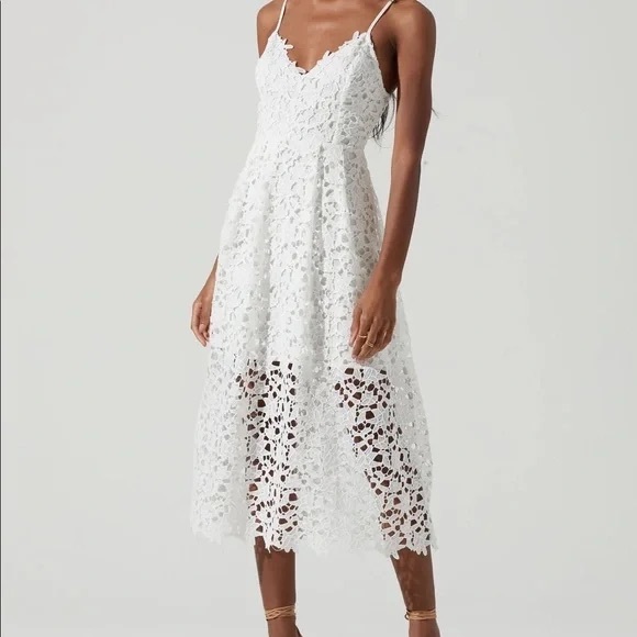 Astr Dresses & Skirts - New xs ASTR the label lace midi dress